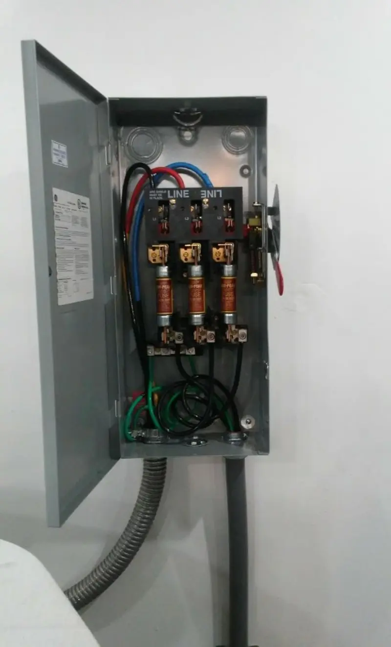 Three-phase disconnect switch installed for Smoke Detector Installation in Forest Hill